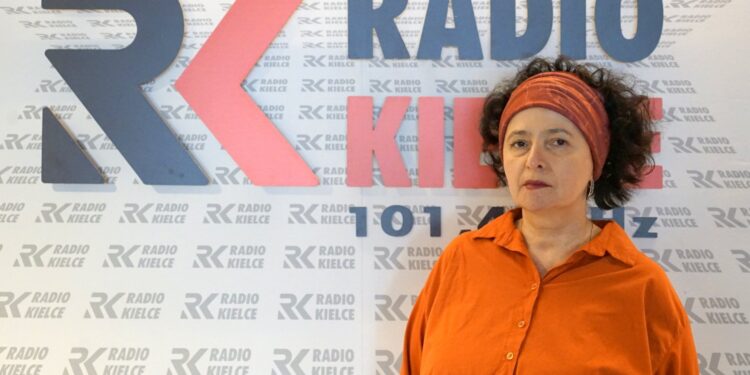 27.02.2022. Kielce. Polonijne Radio Kielce. Na zdjęciu: Irina Ostrovska / Kamil Król / Radio Kielce