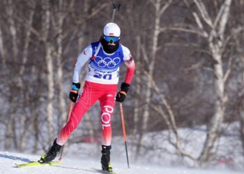 18.02.2022. Chiny. Zimowe Igrzyska Olimpijskie Pekin 2022. Na zdjęciu: Monika Hojnisz-Starega podczas biegu w biathlonie kobiet na 12,5 km / PAP/EPA/MARTIN DIVISEK