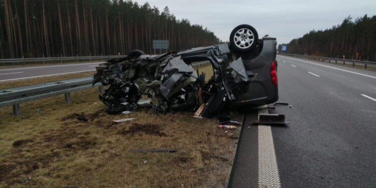 08.02.2022. Wypadek na drodze S7 w kierunku Ostródy / policja