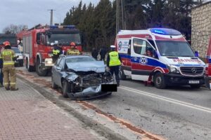 22.02.2022. Pińczów. Wypadek trzech samochodów / Komenda Powiatowa Państwowej Straży Pożarnej w Pińczowie