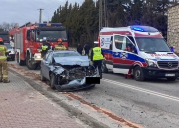 22.02.2022. Pińczów. Wypadek trzech samochodów / Komenda Powiatowa Państwowej Straży Pożarnej w Pińczowie