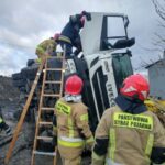 23.02.2022. Sielec Biskupi. Interwencja strażaków, którzy pomagali uwięzionemu mężczyźnie / KP PSP Kazimierza Wielka