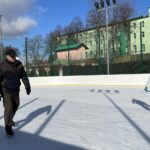 12.02.2022. Opatów. Miejskie lodowisko / Emilia Sitarska / Radio Kielce