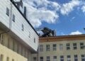 23.09.2021. Ostrowiec Świętokrzyski. Budowa lądowiska na dachu szpitala / Emilia Sitarska / Radio Kielce