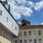 23.09.2021. Ostrowiec Świętokrzyski. Budowa lądowiska na dachu szpitala / Emilia Sitarska / Radio Kielce