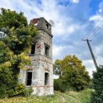 12.10.2021. Podzamcze Piekoszowskie. Ruiny pałacu Tarłów / Jarosław Kubalski / Radio Kielce