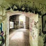 12.10.2021. Podzamcze Piekoszowskie. Ruiny pałacu Tarłów / Jarosław Kubalski / Radio Kielce