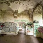 12.10.2021. Podzamcze Piekoszowskie. Ruiny pałacu Tarłów / Jarosław Kubalski / Radio Kielce