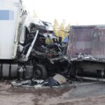 14.02.2022. Dąbrowa. Zderzenie dwóch samochodów ciężarowych na drodze krajowej nr 7 / Jarosław Kubalski / Radio Kielce