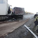 14.02.2022. Dąbrowa. Zderzenie dwóch samochodów ciężarowych na drodze krajowej nr 7 / Jarosław Kubalski / Radio Kielce