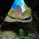 12.10.2021. Podzamcze Piekoszowskie. Ruiny pałacu Tarłów / Jarosław Kubalski / Radio Kielce