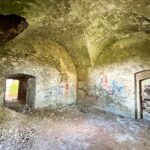 12.10.2021. Podzamcze Piekoszowskie. Ruiny pałacu Tarłów / Jarosław Kubalski / Radio Kielce