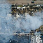 11.02.2022. Starachowice. Hala w Specjalnej Strefie Ekonomicznej, w której doszło do pożaru / Jarosław Kubalski / Radio Kielce