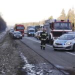 14.02.2022. Dąbrowa. Zderzenie dwóch samochodów ciężarowych na drodze krajowej nr 7 / Jarosław Kubalski / Radio Kielce