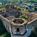 12.10.2021. Podzamcze Piekoszowskie. Ruiny pałacu Tarłów / Jarosław Kubalski / Radio Kielce