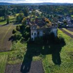 12.10.2021. Podzamcze Piekoszowskie. Ruiny pałacu Tarłów / Jarosław Kubalski / Radio Kielce