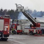 11.02.2022. Starachowice. Hala w Specjalnej Strefie Ekonomicznej, w której doszło do pożaru / Jarosław Kubalski / Radio Kielce