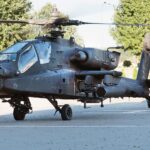 04.09.2021. Kielce. Przygotowania do MSPO 2021. Lądowanie śmigłowca Boeing AH 64 Apache / Wiktor Taszłow / Radio Kielce