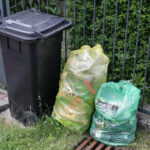 Worki ze śmieciami / Wojciech Habdas  / Radio Kielce