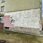 19.02.2022. Kielce. Uszkodzona przez wichurę elewacja budynku ŚCO / Jarosław Kubalski / Radio Kielce