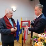 15.02.2022. Opatowiec. Sesja rady miejskiej. Na zdjęciu (od lewej): poseł Krzysztof Lipiec i burmistrz Opatowca Sławomir Kowalczyk / Marta Gajda-Kruk / Radio Kielce