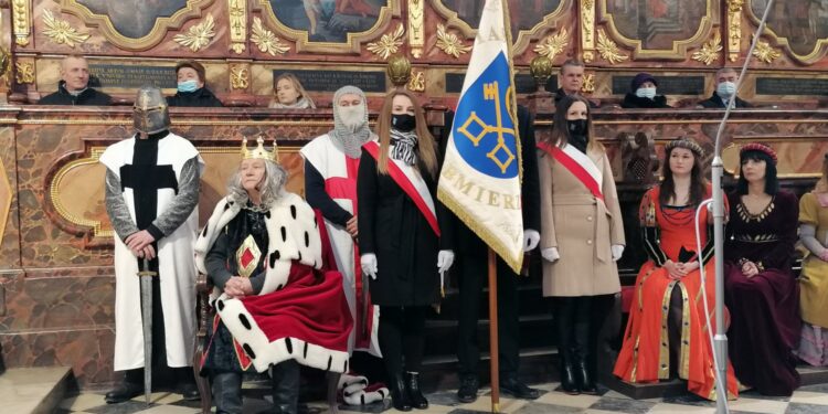 20.02.2022. Skalbmierz. Obchody 680. rocznicy lokacji Skalbmierza. Uroczysta Msza Święta / Marta Gajda-Kruk / Radio Kielce