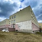 19.02.2022. Kielce. Uszkodzona przez wichurę elewacja budynku ŚCO / Jarosław Kubalski / Radio Kielce