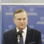 22.02.2022. Warszawa.  Podpisanie porozumienia dotyczącego budowy zalewu Bzin na Kamiennej. Na zdjęciu: Krzysztof Woś - wiceprezes Wód Polskich / Jarosław Kubalski / Radio Kielce