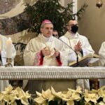 02.02.2022. Zawichost. Uroczystości z okazji Dnia Życia Konsekrowanego. Na zdjęciu (w środku): bp Krzysztof Nitkiewicz - ordynariusz diecezji sandomierskiej / Grażyna Szlęzak-Wójcik / Radio Kielce