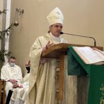 02.02.2022. Zawichost. Uroczystości z okazji Dnia Życia Konsekrowanego. Na zdjęciu: bp Krzysztof Nitkiewicz - ordynariusz diecezji sandomierskiej / Grażyna Szlęzak-Wójcik / Radio Kielce