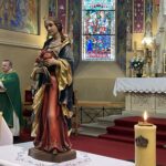 06.02.2022. Sulisławice. Pielgrzymka sadowników i ogrodników. Na pierwszym planie figura św. Doroty / Grażyna Szlęzak-Wójcik / Radio Kielce