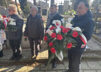 14.02.2022. Sandomierz. 80 rocznica przemianowania ZWZ w AK. Na zdjęciu (pierwszy z prawej) poseł PiS Marek Kwitek / Grażyna Szlęzak-Wójcik / Radio Kielce