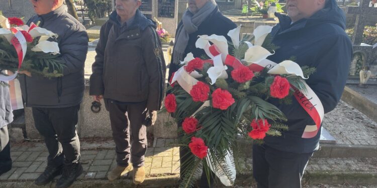 14.02.2022. Sandomierz. 80 rocznica przemianowania ZWZ w AK. Na zdjęciu (pierwszy z prawej) poseł PiS Marek Kwitek / Grażyna Szlęzak-Wójcik / Radio Kielce