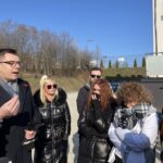 15.02.2022. Sandomierz. Spotkanie z mieszkańcami osiedla przy ul. Okrzei. Na zdjęciu (po lewej): Marcin Marzec - burmistrz Sandomierza / Grażyna Szlęzak-Wójcik / Radio Kielce