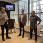 19.02.2022. Sandomierz. Zimowy Triathlon. Na zdjęciu (od lewej): od lewej Marcin Marzec - burmistrz Sandomierza, Paweł Wierzbicki - dyrektor Miejskiego Ośrodka Sportu i Rekreacji w Sandomierzu, Jacek Łabudzki - ultra maratończyk / Grażyna Szlęzak-Wójcik / Radio Kielce