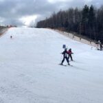 28.02.2022. Konary. Zawody powiatowe w narciarstwie alpejskim i snowboardzie / Grażyna Szlęzak-Wójcik / Radio Kielce