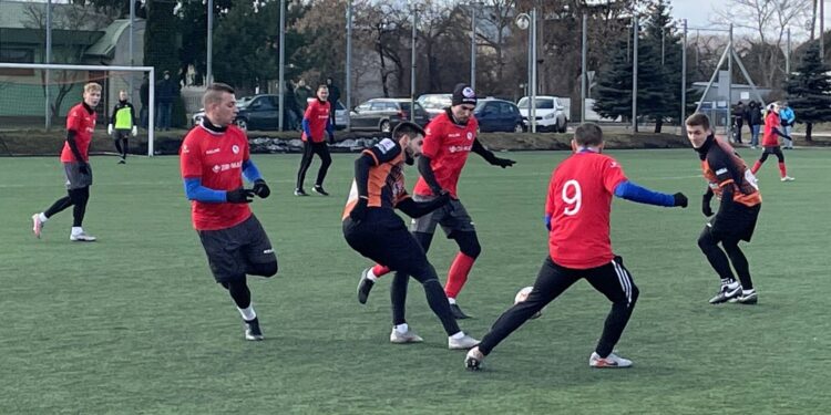 05.02.2022. Ostrowiec Św. Sparing: KSZO - GKS Nowiny / Kamil Król / Radio Kielce