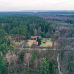 18.02.2022. Henryków. Okolice gajówki gdzie rozbite zostało zgrupowanie bojówek AL i sowieckiego wywiadu / Jarosław Kubalski / Radio Kielce