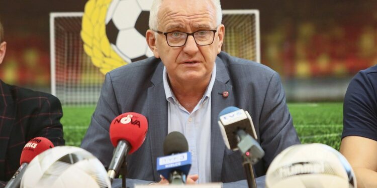 Na zdjęciu: Mirosław Malinowski - prezes Świętokrzyskiego Związku Piłki Nożnej / Wiktor Taszłow / Radio Kielce