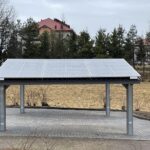 21.02.2022. Bodzentyn. Instalacja fotowoltaiczna o mocy 27 kilowatów zasila siedzibę Świętokrzyskiego Parku Narodowego i Centrum Edukacyjnego / Anna Głąb / Radio Kielce