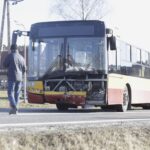 18.02.2022. Miedziana Góra. Kolizja auta osobowego z autobusem miejskim / Jarosław Kubalski / Radio Kielce