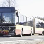 18.02.2022. Miedziana Góra. Kolizja auta osobowego z autobusem miejskim / Jarosław Kubalski / Radio Kielce