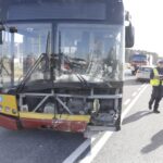 18.02.2022. Miedziana Góra. Kolizja auta osobowego z autobusem miejskim / Jarosław Kubalski / Radio Kielce