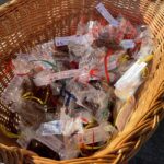 13.02.2022. Kielce. Akcja„Serce dla hospicjum”. Słodkie pierniki w zamian za datki na hospicjum / Monika Miller / Radio Kielce