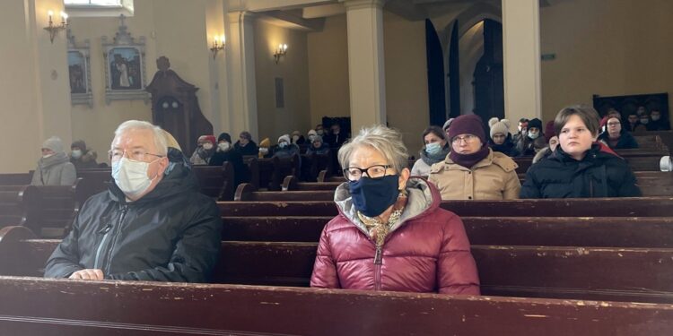 13.02.2022. Stary Korczyn. Msza święta w intencji Ojczyzny. Na zdjęciu: poseł Krzysztof Lipiec - lider świętokrzyskich struktur Prawa i Sprawiedliwości / Monika Miller / Radio Kielce