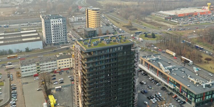 18.2020 Kielce. Wieżowiec Plaza Tower / Jarosław Kubalski / Radio Kielce
