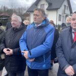 22.02.2022. Zachełmie. Na zdjęciu (od lewej): Małgorzata Popiel - radna powiatowa, poseł Krzysztof Lipiec - lider świętokrzyskich struktur Prawa i Sprawiedliwości, Mirosław Gębski - starosta kielecki, Cezary Majcher, członek zarządu powiatu / Monika Miller / Radio Kielce