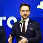 01.02.2022. Warszawa. Podpisanie Kontraktu Programowego dla Województwa Świętokrzyskiego. Na zdjęciu (od lewej): Andrzej Bętkowski - marszałek województwa świętokrzyskiego, Waldemar Buda - Sekretarz Stanu w Ministerstwie Funduszy i Polityki Regionalnej / Jarosław Kubalski / Radio Kielce