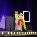 12.02.2022. Jędrzejów. Obchody 751. rocznicy nadania praw miejskich. Spektakl muzyczny „Garderoba” w wykonaniu artystów Małej Akademii Śpiewu / Michał Kita / Radio Kielce