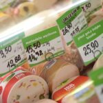 01.02.2022. Kielce. Ceny w sklepach po obniżeniu podatku VAT / Wiktor Taszłow / Radio Kielce